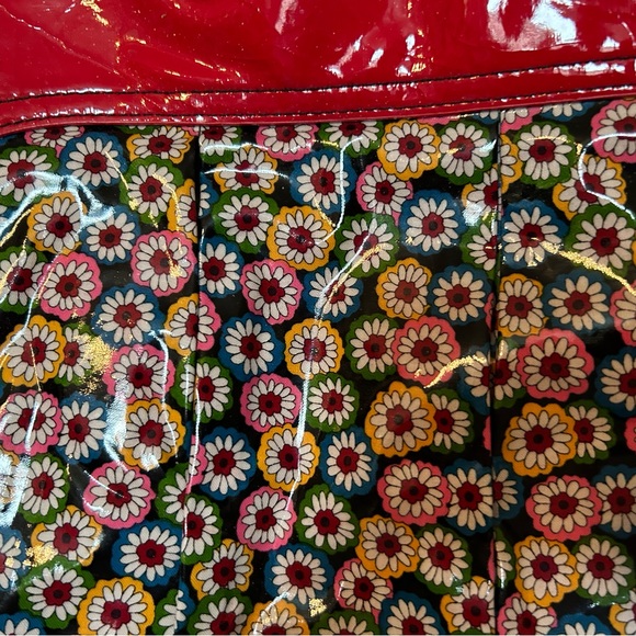 Fun and funky Vera Bradley Frill red patent leather tote - Picture 7 of 8